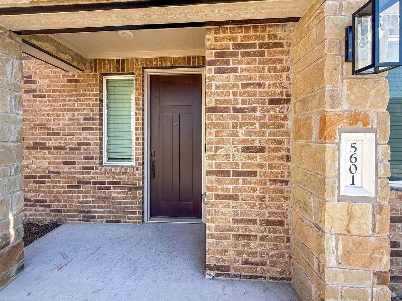 5601 Mobeetie Loop - Photo 2 of 23