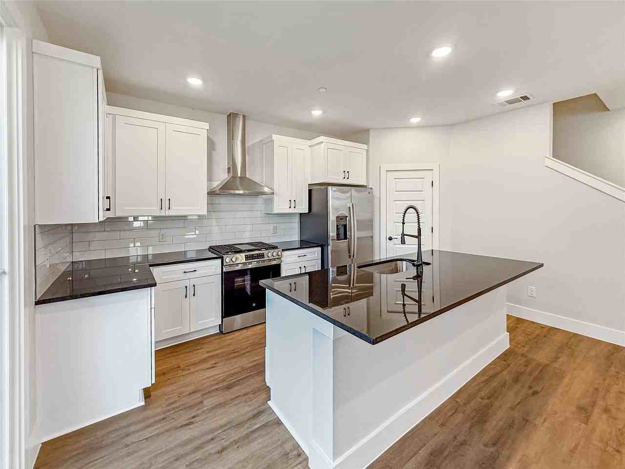 5601 Mobeetie Loop - Photo 3 of 23