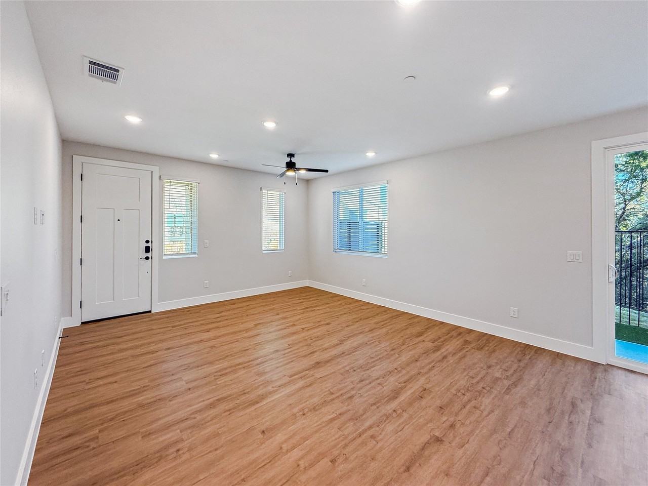 5601 Mobeetie Loop - Photo 5 of 23