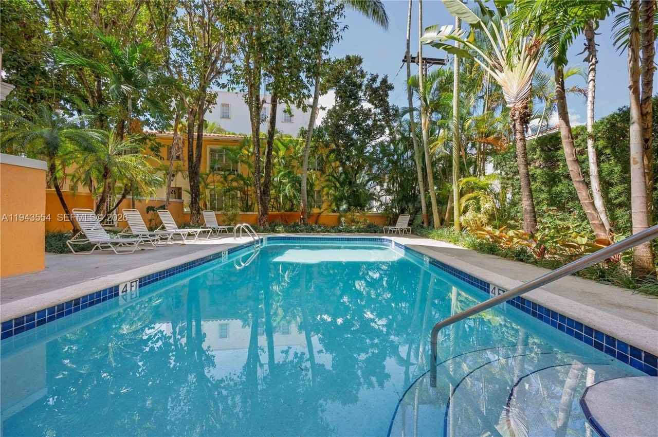 1 Alhambra Cir #203 - Photo 2 of 33