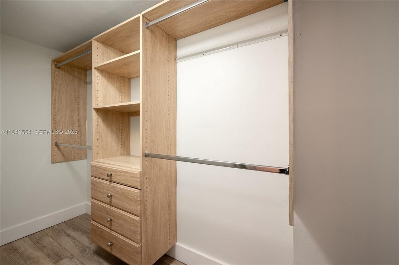 1 Alhambra Cir #203 - Photo 7 of 33