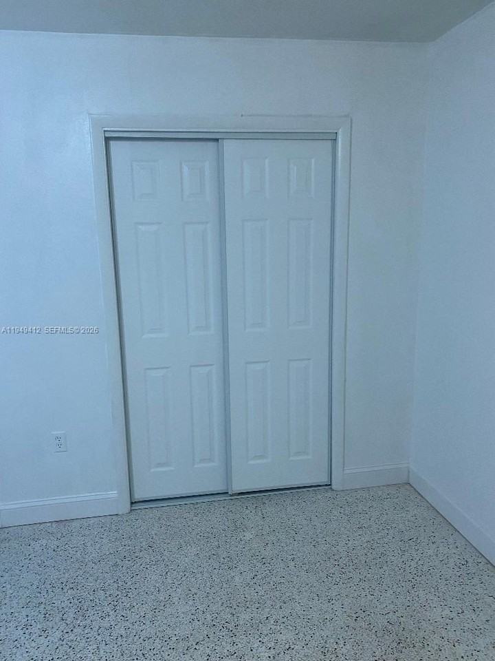 626 Ne 61st St #5 - Photo 3 of 8