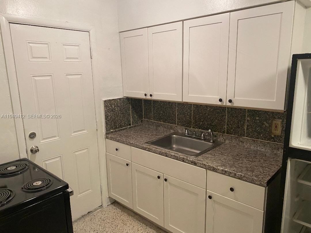 626 Ne 61st St #5 - Photo 4 of 8