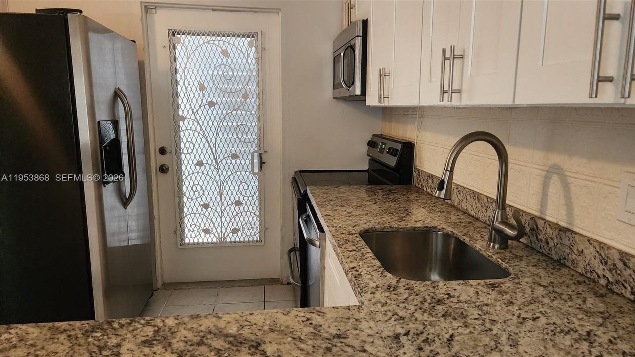 981 Hillcrest Ct #114 - Photo 7 of 28