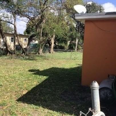 2545 York St #A - Photo 4 of 7