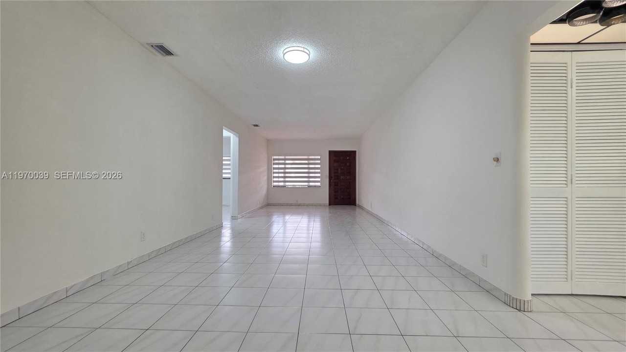 3041 Nw 16th St - Photo 6 of 35