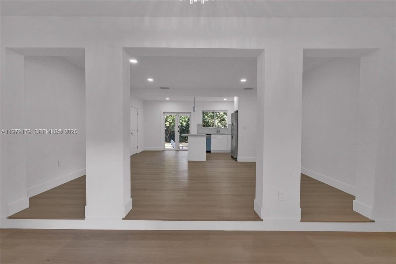 5111 Sw 73rd Ter #0 - Photo 5 of 31