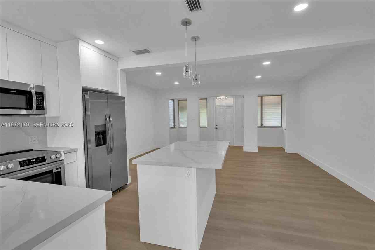 5111 Sw 73rd Ter #0 - Photo 6 of 31