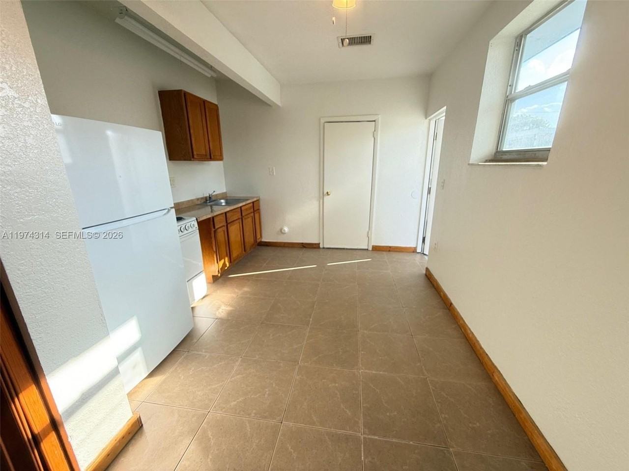 1612 Ne 169th St #1 - Photo 5 of 11