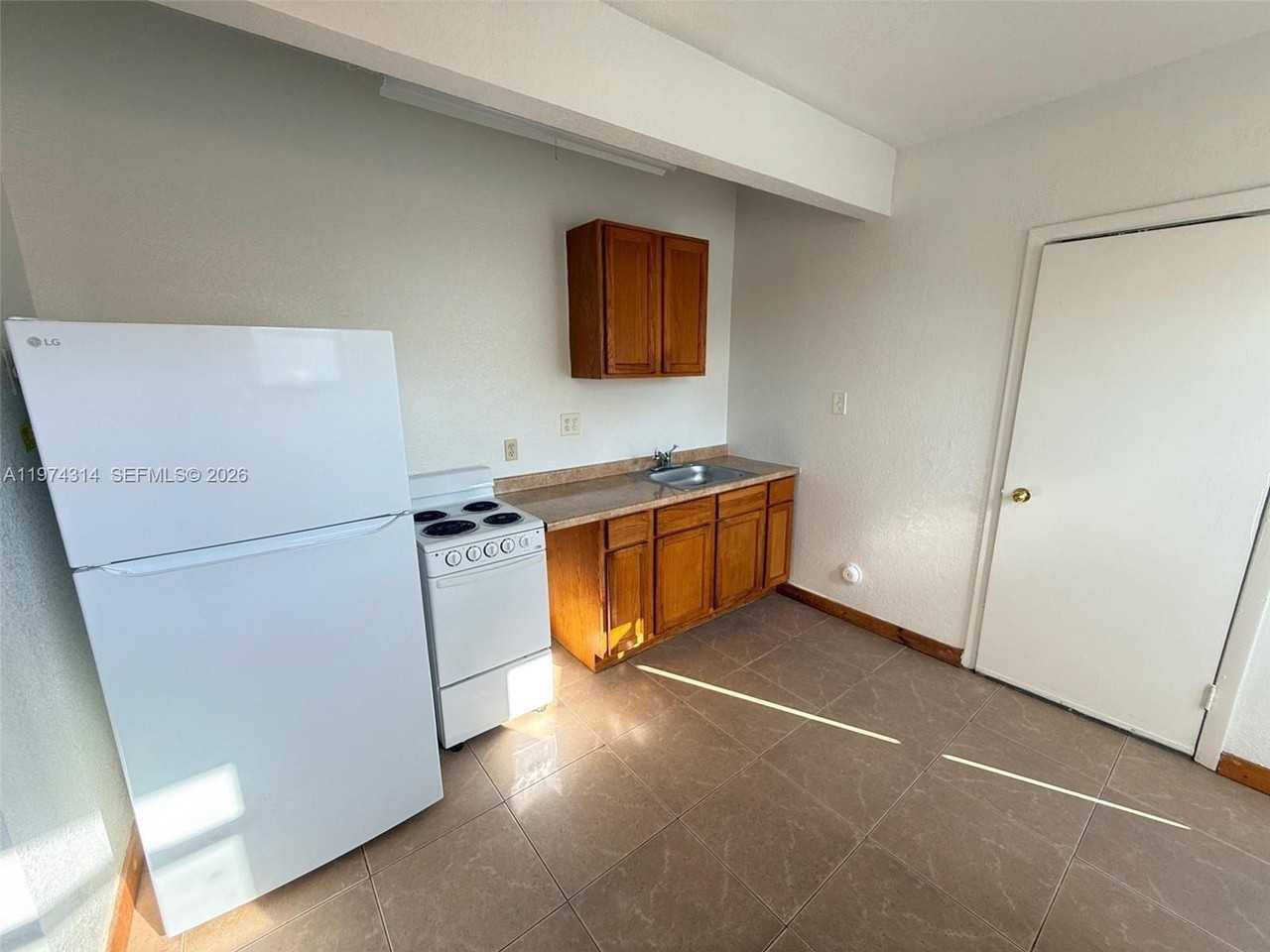 1612 Ne 169th St #1 - Photo 6 of 11