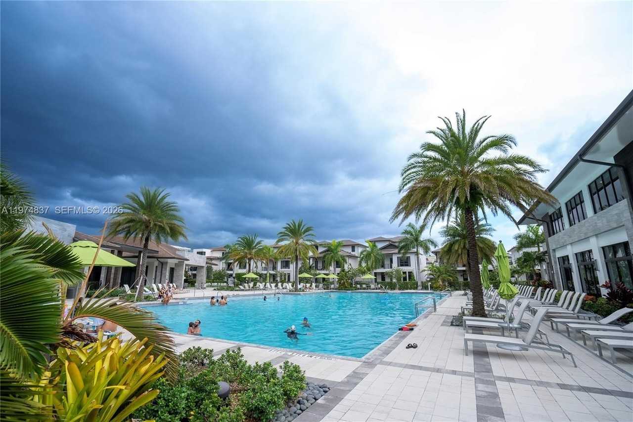 4700 Nw 84th Ave #16 - Photo 7 of 11