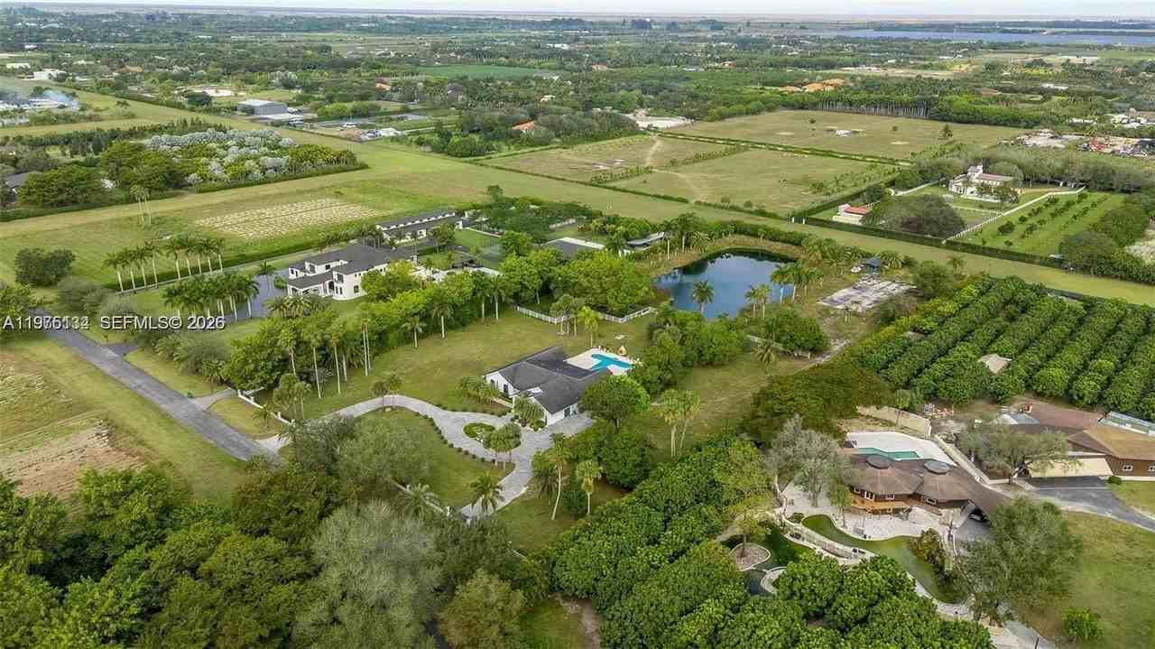 17795 Sw 158th St #17795 - Photo 4 of 31