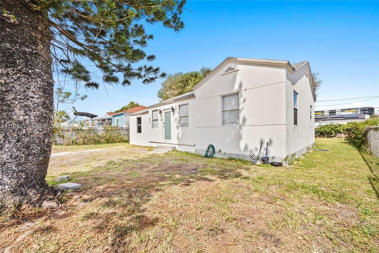 919 Nw 66th St - Photo 3 of 21