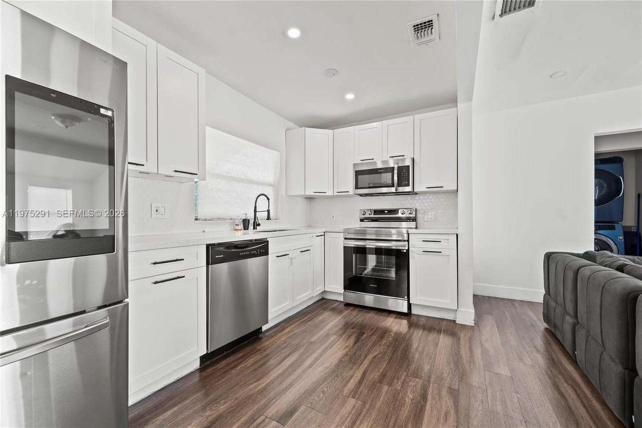 919 Nw 66th St - Photo 4 of 21