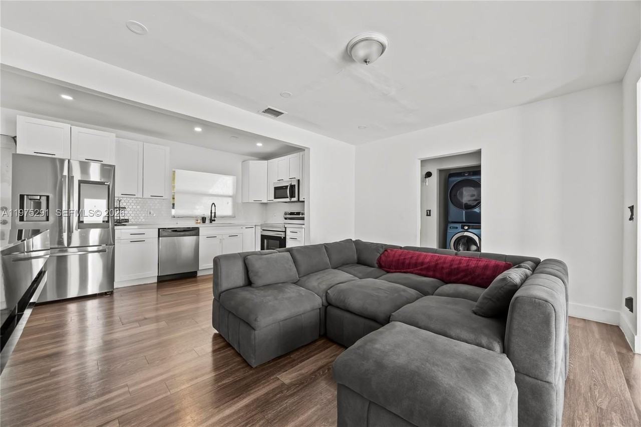 919 Nw 66th St - Photo 7 of 21