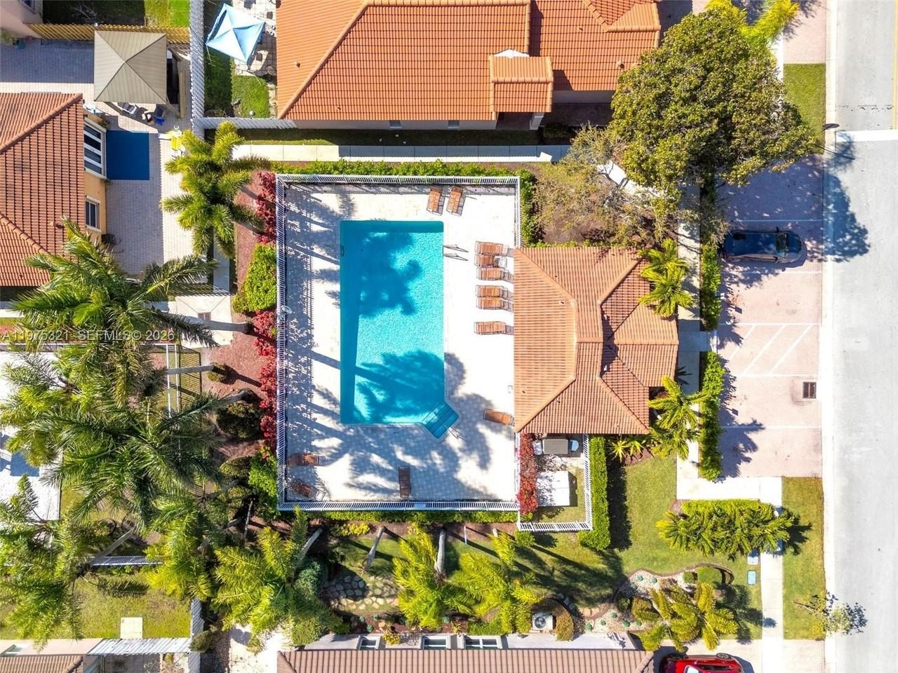 19249 Nw 13th St #1 - Photo 5 of 47