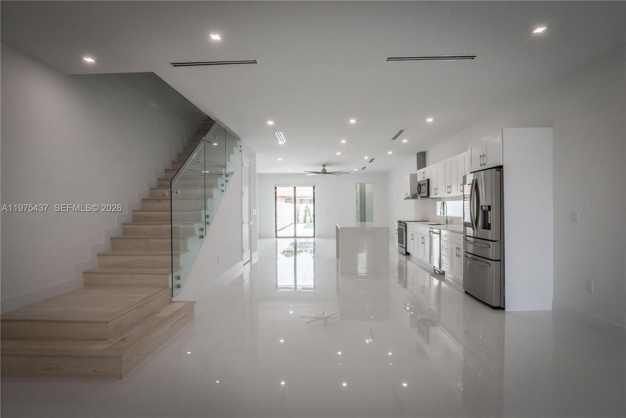 3107 Sw 26th St #3107 - Photo 3 of 26