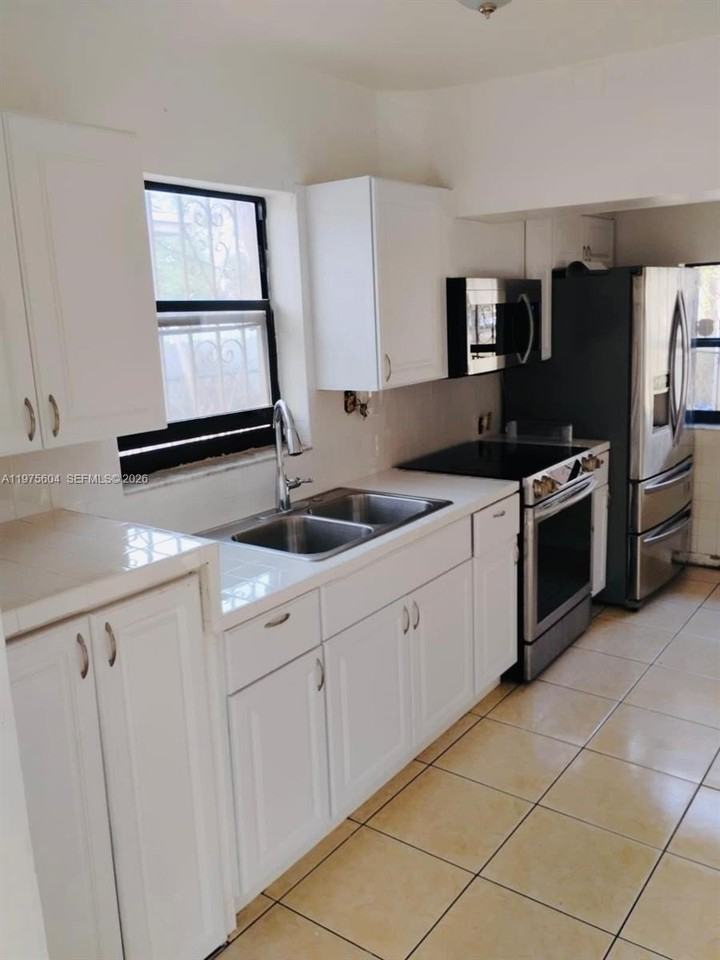 1590 Ne 161st St - Photo 3 of 10