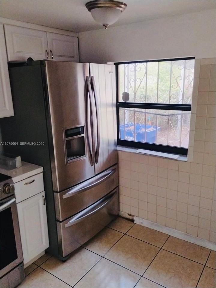 1590 Ne 161st St - Photo 5 of 10