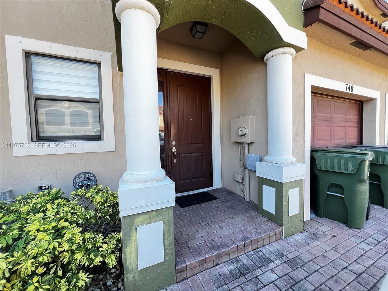 748 Ne 34th Ave #748 - Photo 2 of 23