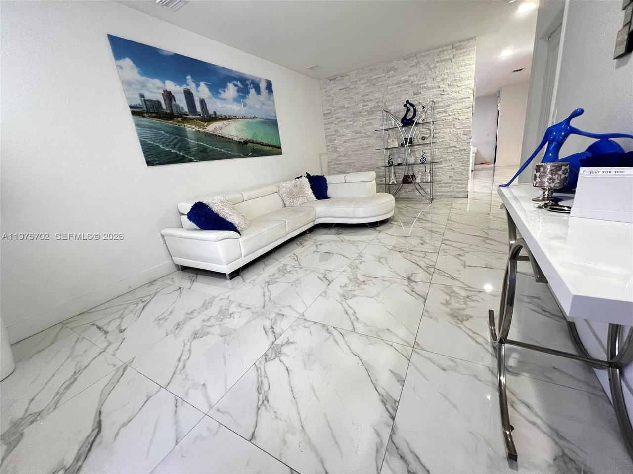 748 Ne 34th Ave #748 - Photo 3 of 23