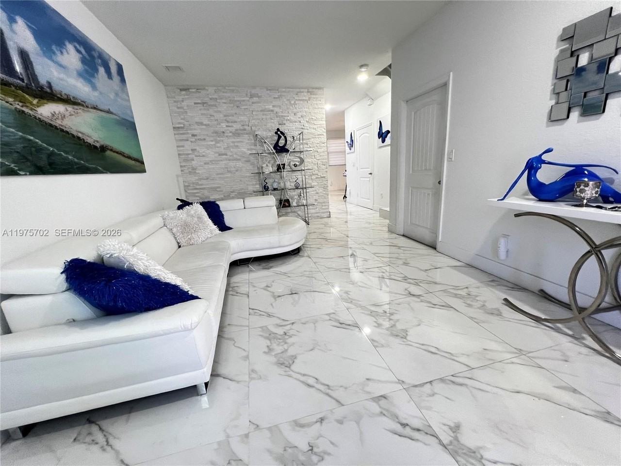 748 Ne 34th Ave #748 - Photo 4 of 23