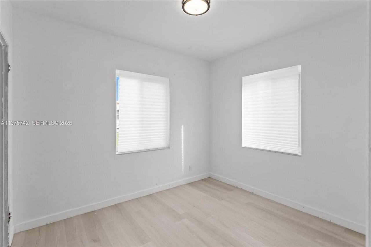 400 Nw 47th St - Photo 4 of 10