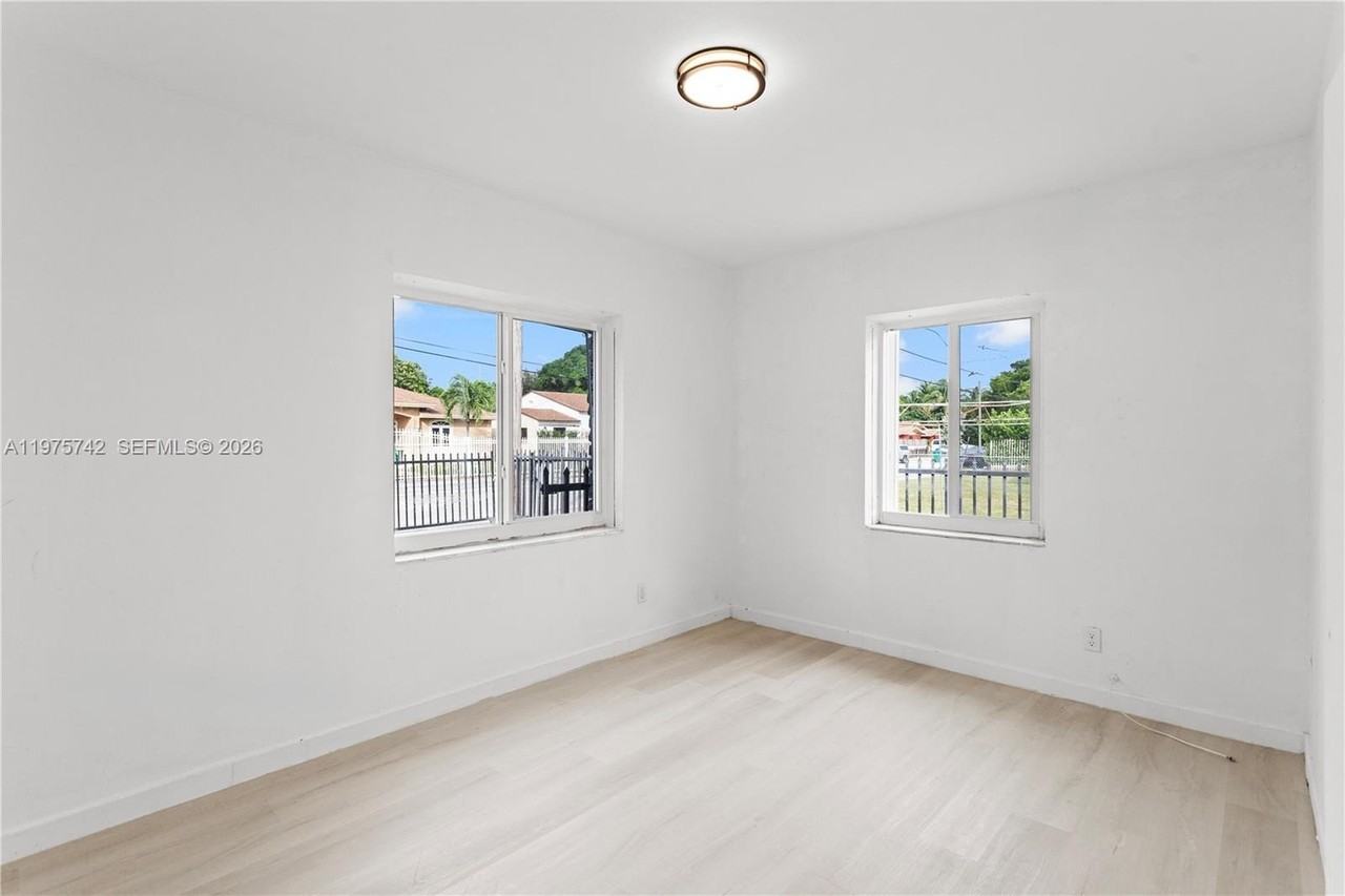 400 Nw 47th St - Photo 6 of 10