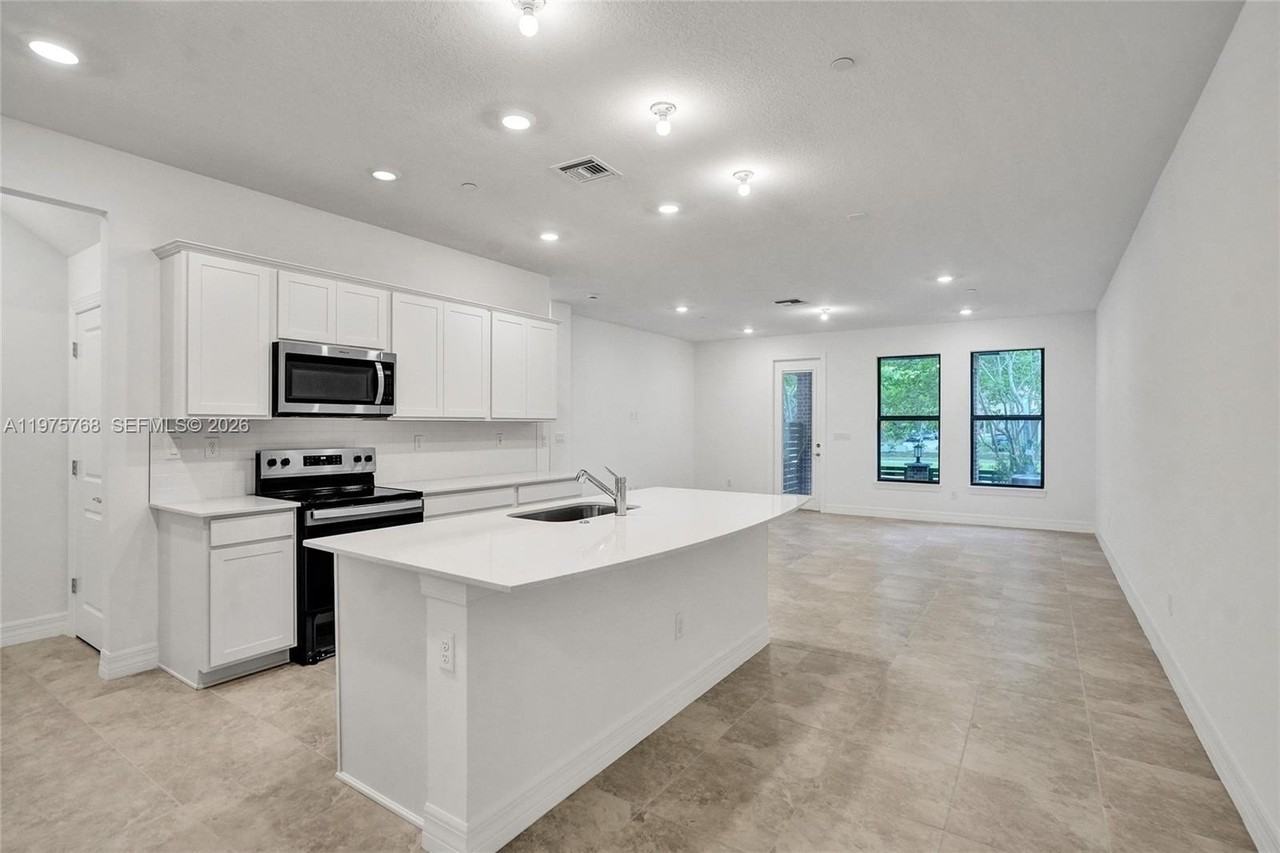 8339 Nw 7th Pl - Photo 2 of 27