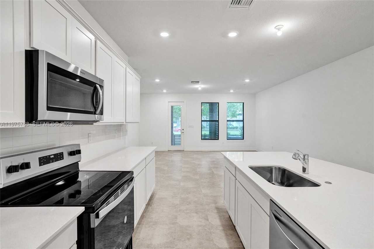 8339 Nw 7th Pl - Photo 3 of 27