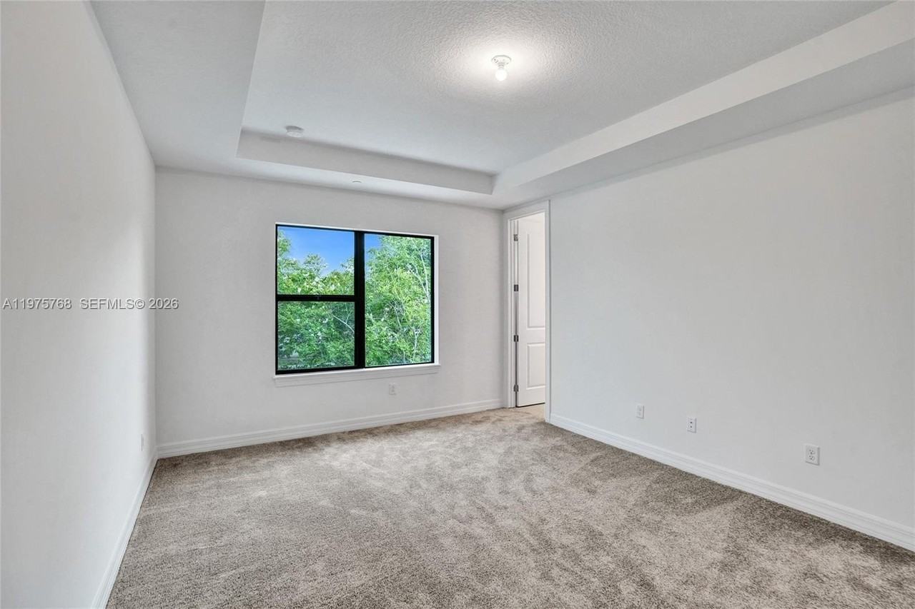 8339 Nw 7th Pl - Photo 6 of 27