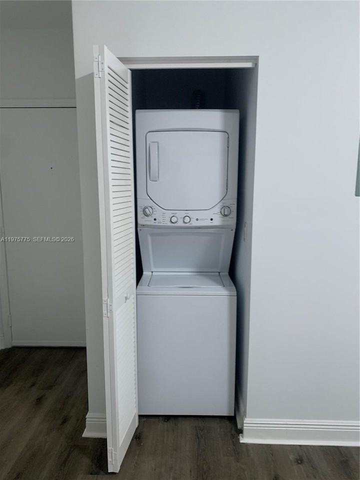 1218 Salzedo St #5 - Photo 6 of 10