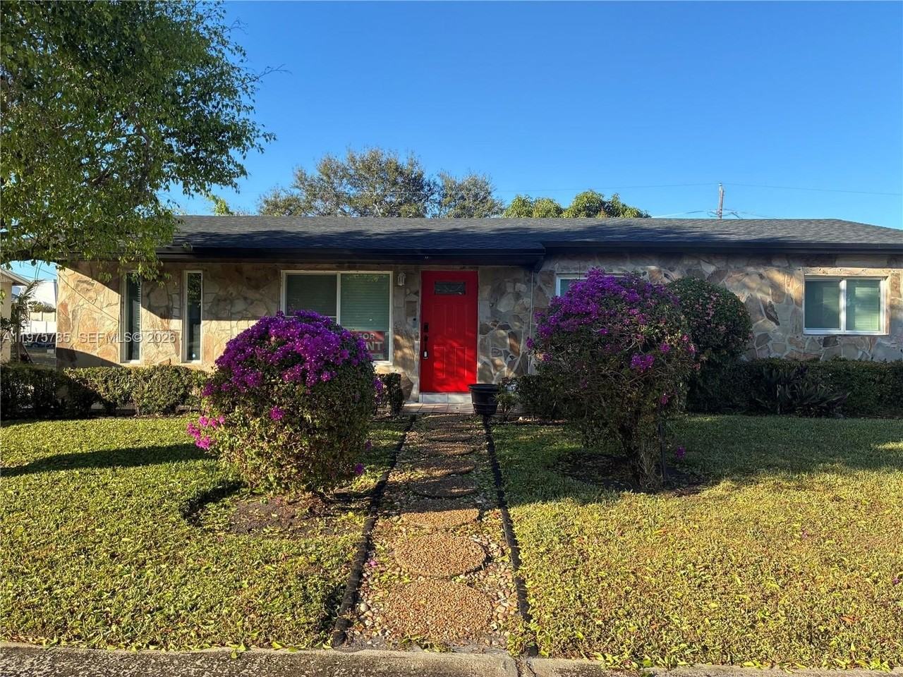 365 Nw 4th Ct - Photo 4 of 4