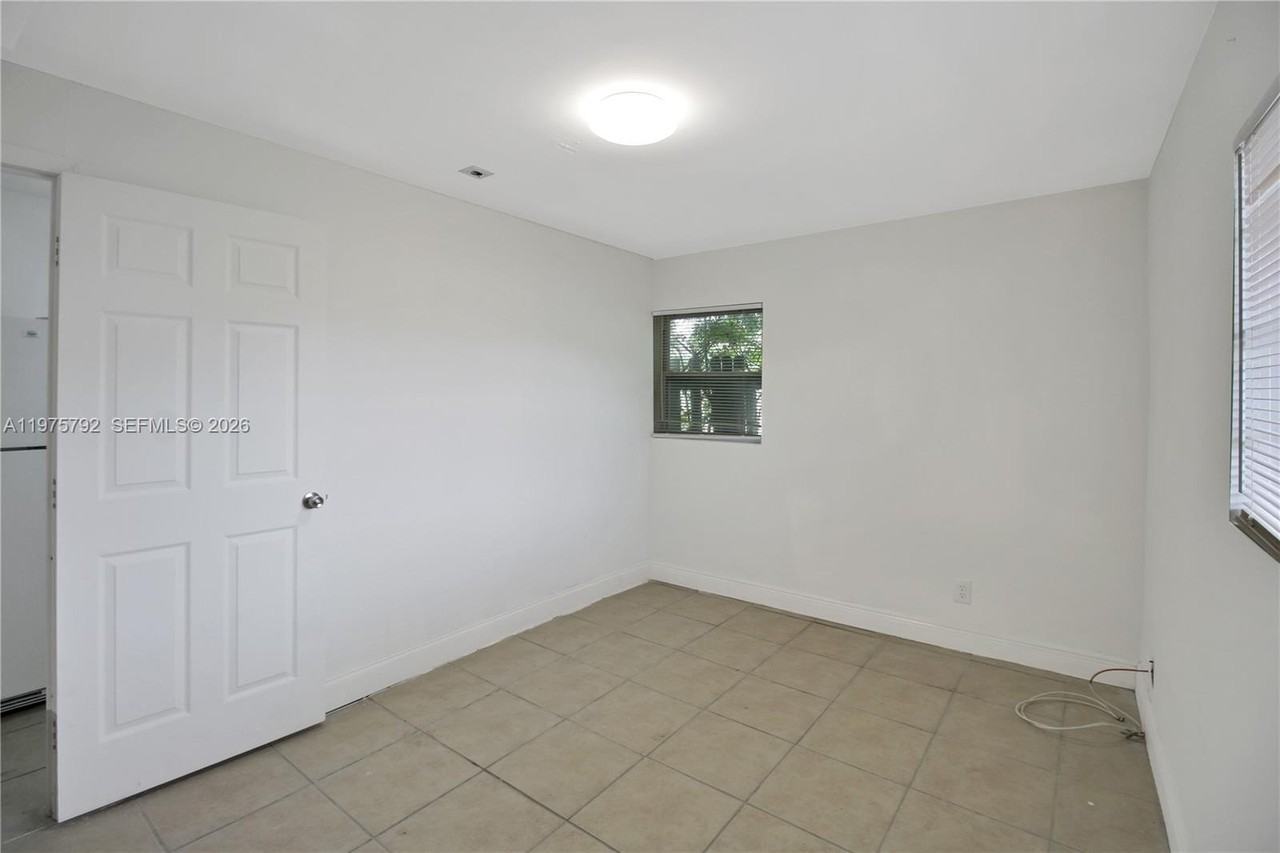 1160 W 26th Ct #D - Photo 5 of 13