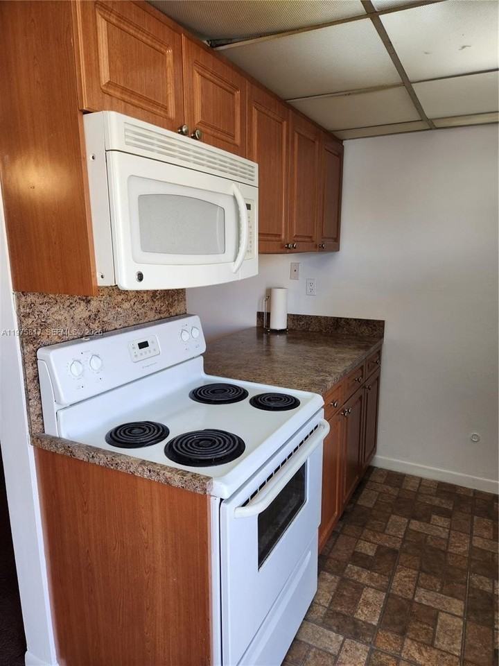 777 Sw 9th Ave #301 - Photo 3 of 14