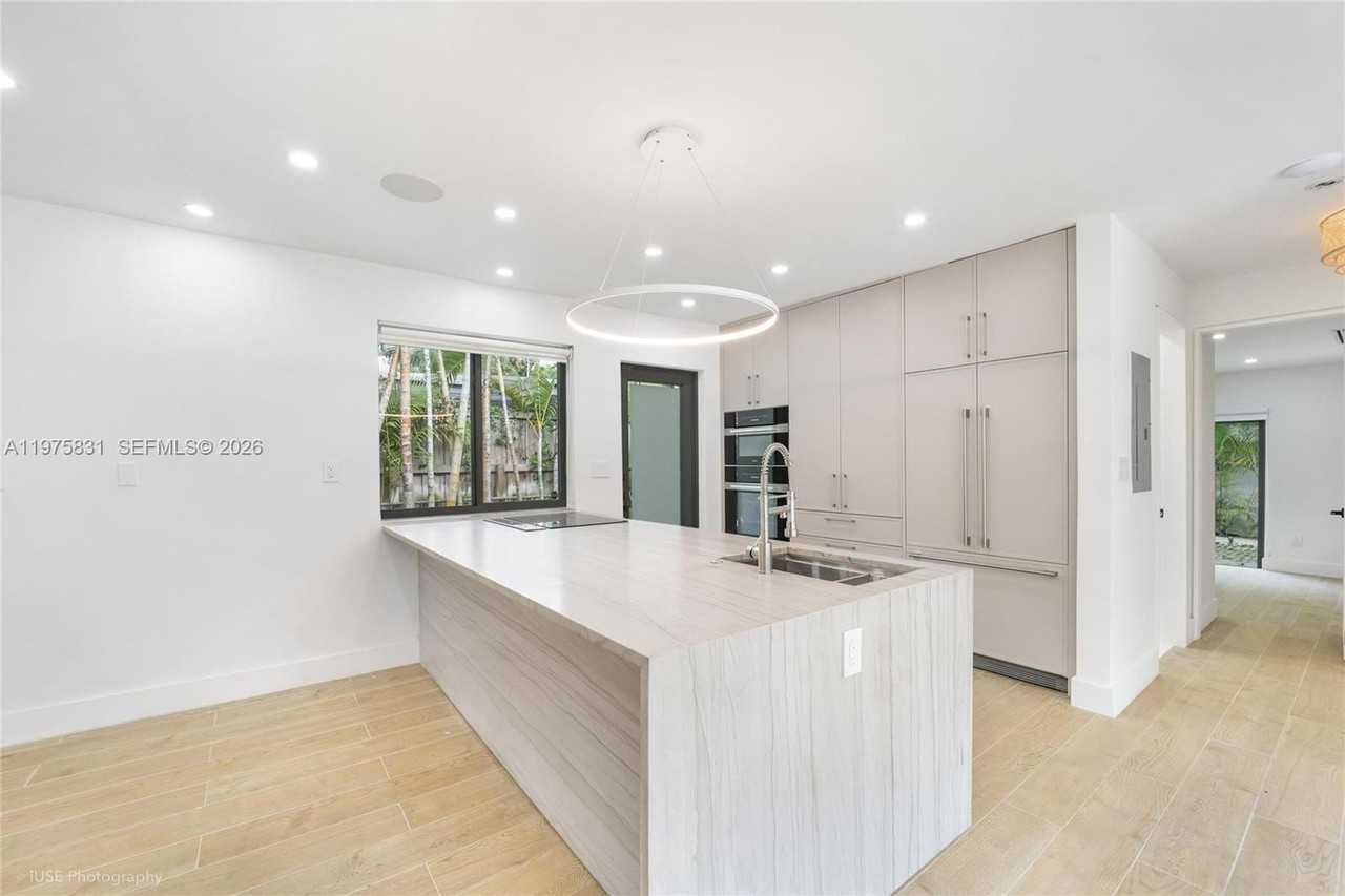 555 Ne 52nd Ter #0 - Photo 2 of 40