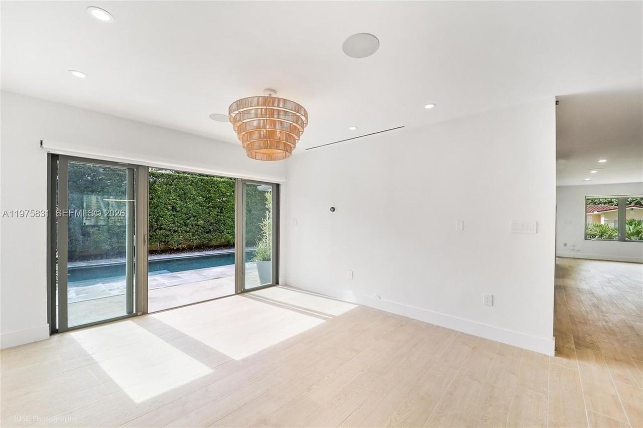 555 Ne 52nd Ter #0 - Photo 5 of 40