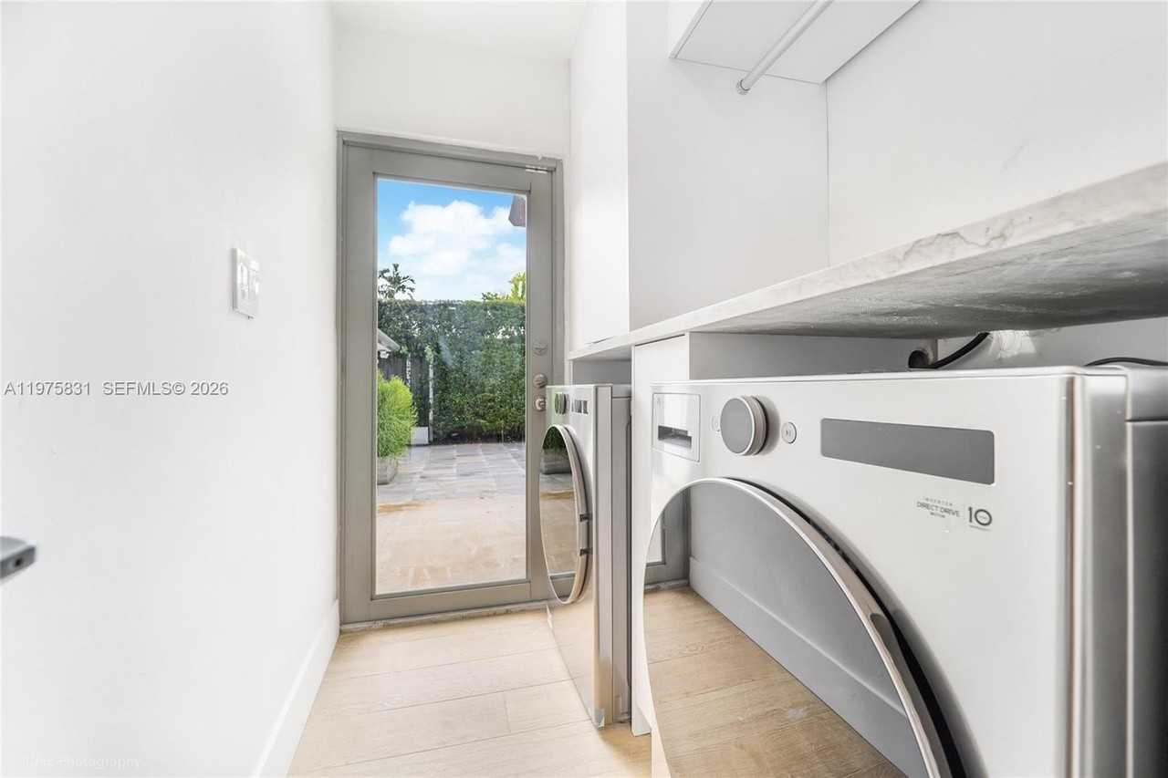 555 Ne 52nd Ter #0 - Photo 6 of 40