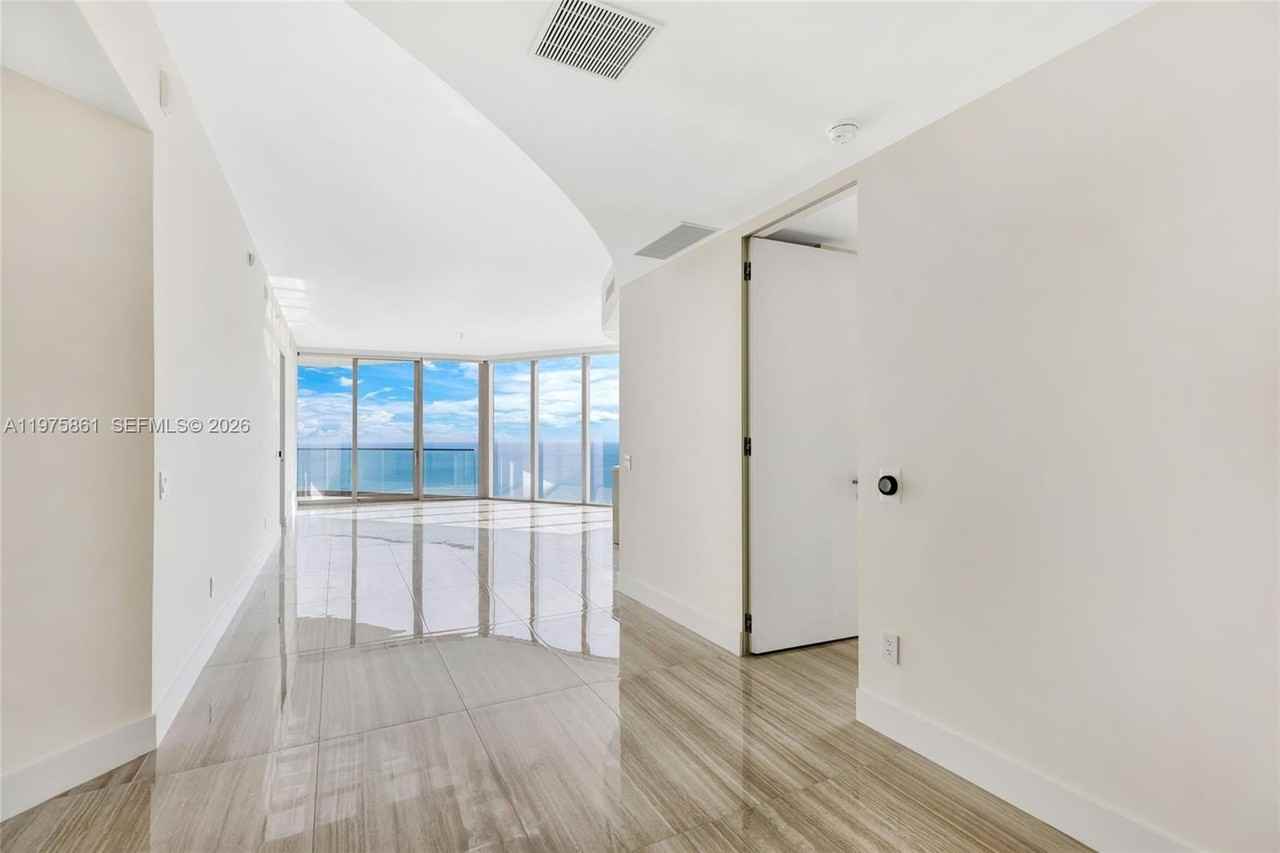 18975 Collins Ave #4604 - Photo 4 of 38