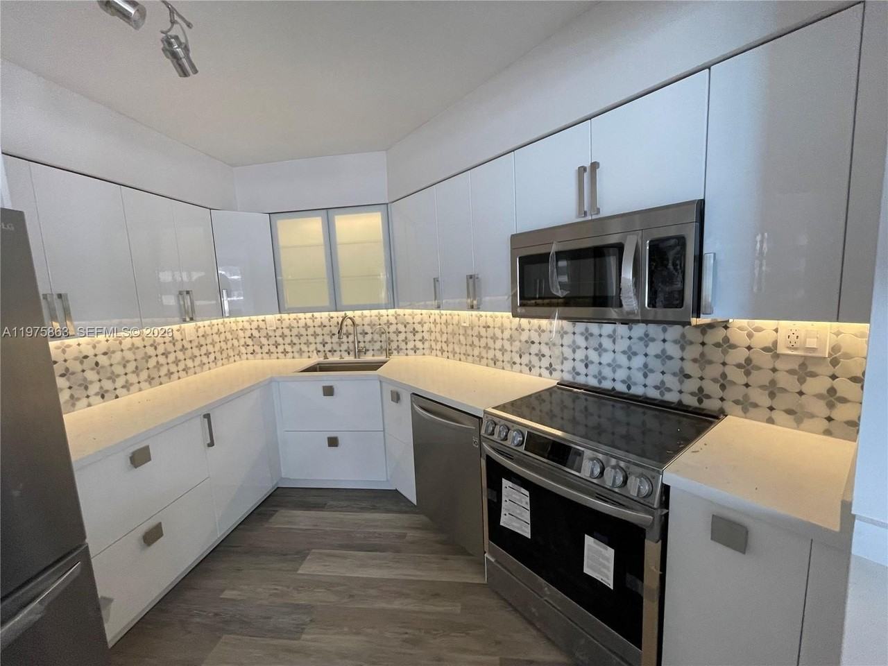 5161 Collins Ave #1012 - Photo 5 of 50