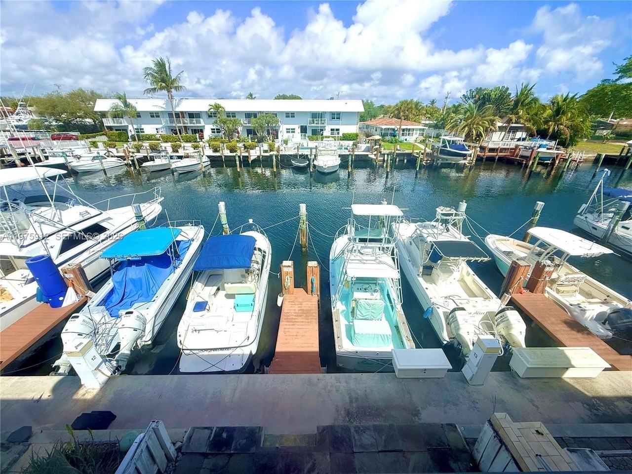 2533 Ne 15th St - Photo 4 of 45