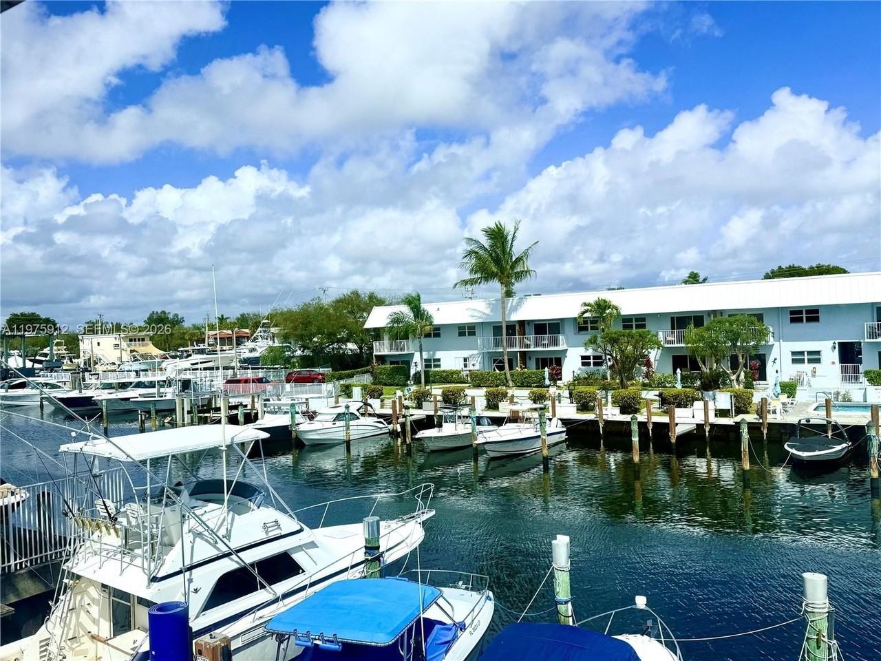 2533 Ne 15th St - Photo 5 of 45