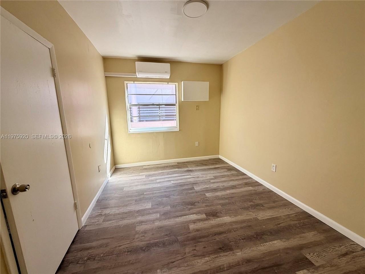 1043 Nw 2nd St #18 - Photo 7 of 10