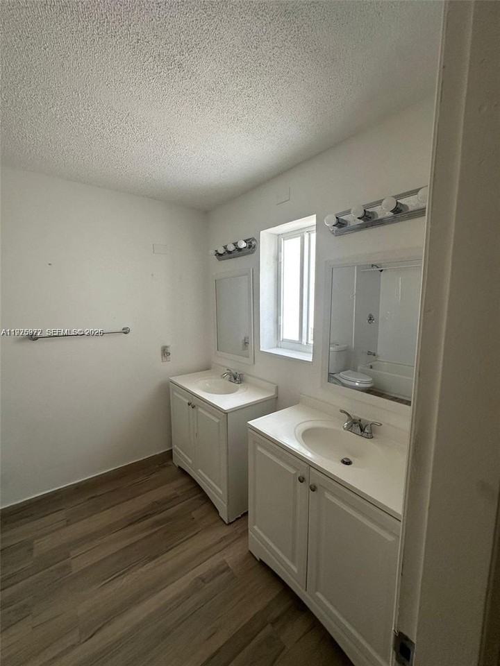 720 Sw 7th Ave #2 - Photo 4 of 5