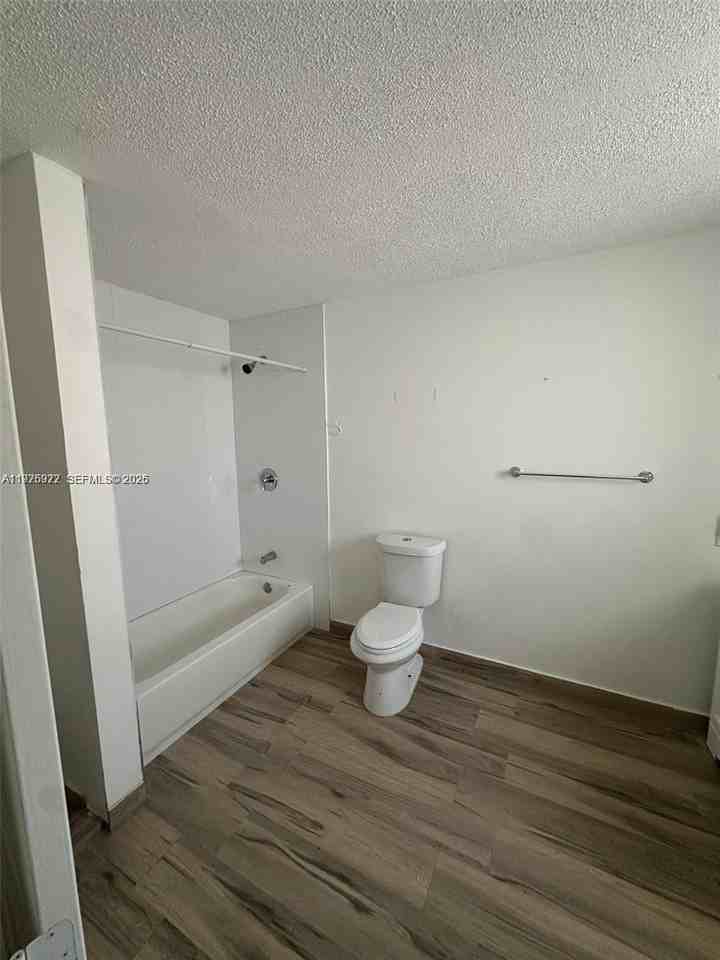 720 Sw 7th Ave #2 - Photo 5 of 5
