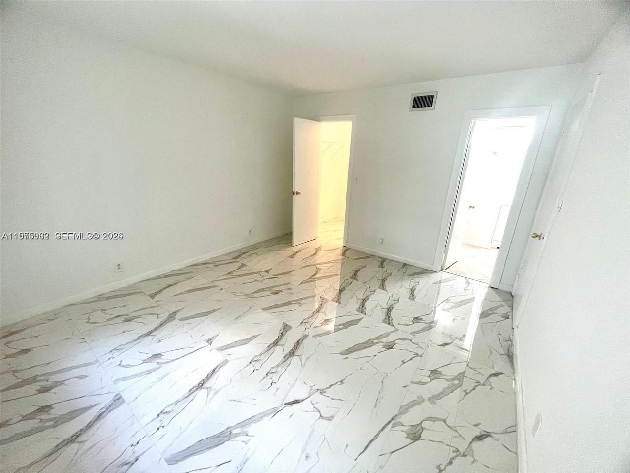 3115 Oakland Shores Dr #E208 - Photo 6 of 10