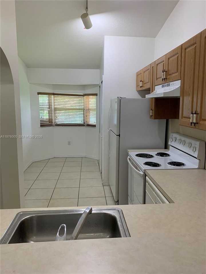 1250 Se 29th St #205-58 - Photo 2 of 12