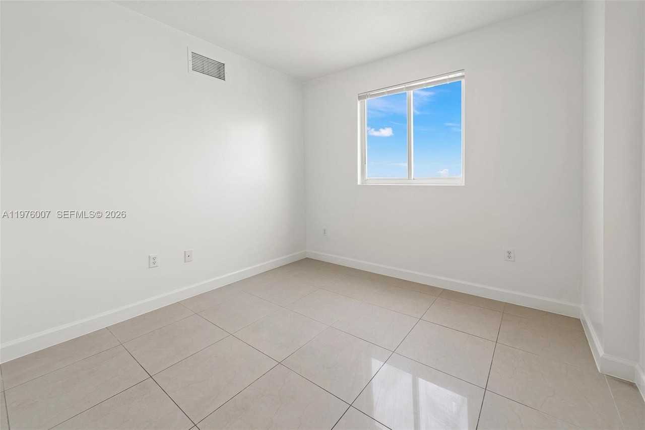 2217 Nw 7th St #1009 - Photo 5 of 10