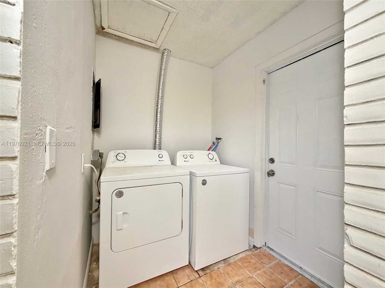 7212 Sw 3rd Ct - Photo 6 of 19