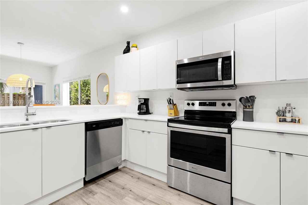 1123 Ne 23rd Ter #1123 - Photo 4 of 28